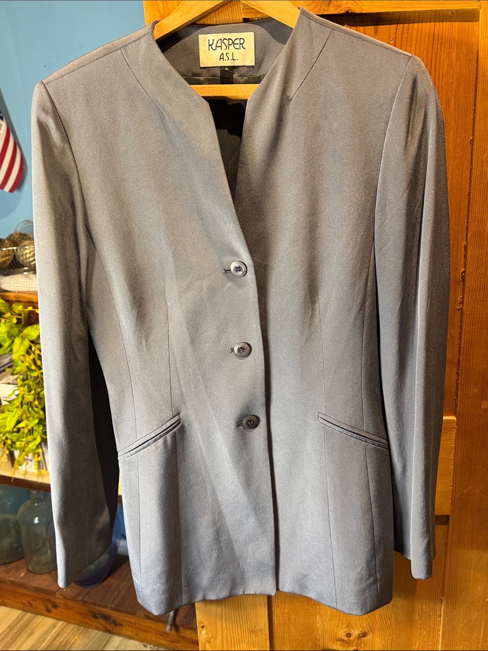 Kasper Women's Gray Collarless Three-Button Blazer size 6
